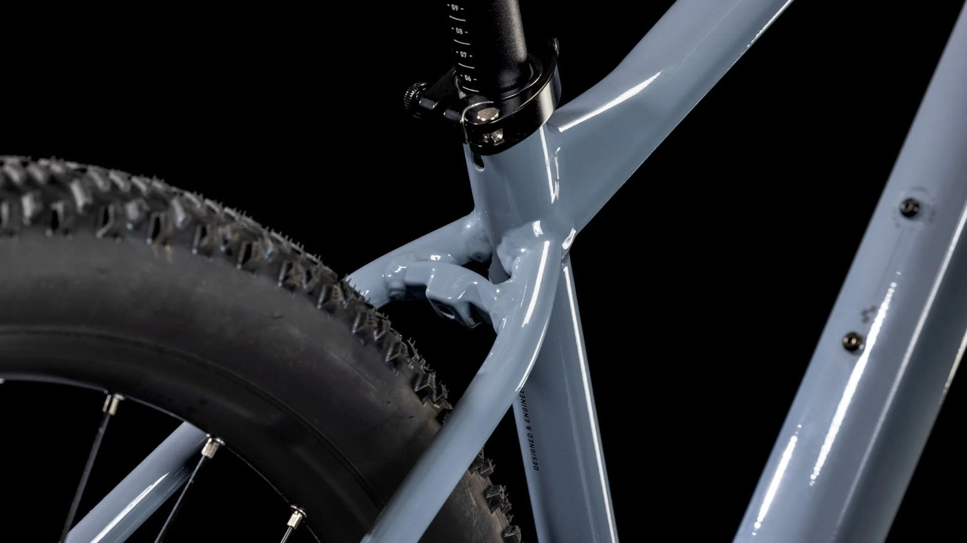 BICICLETA CUBE REACTION PRO SMOKE N BLACK 2025 - Detalle